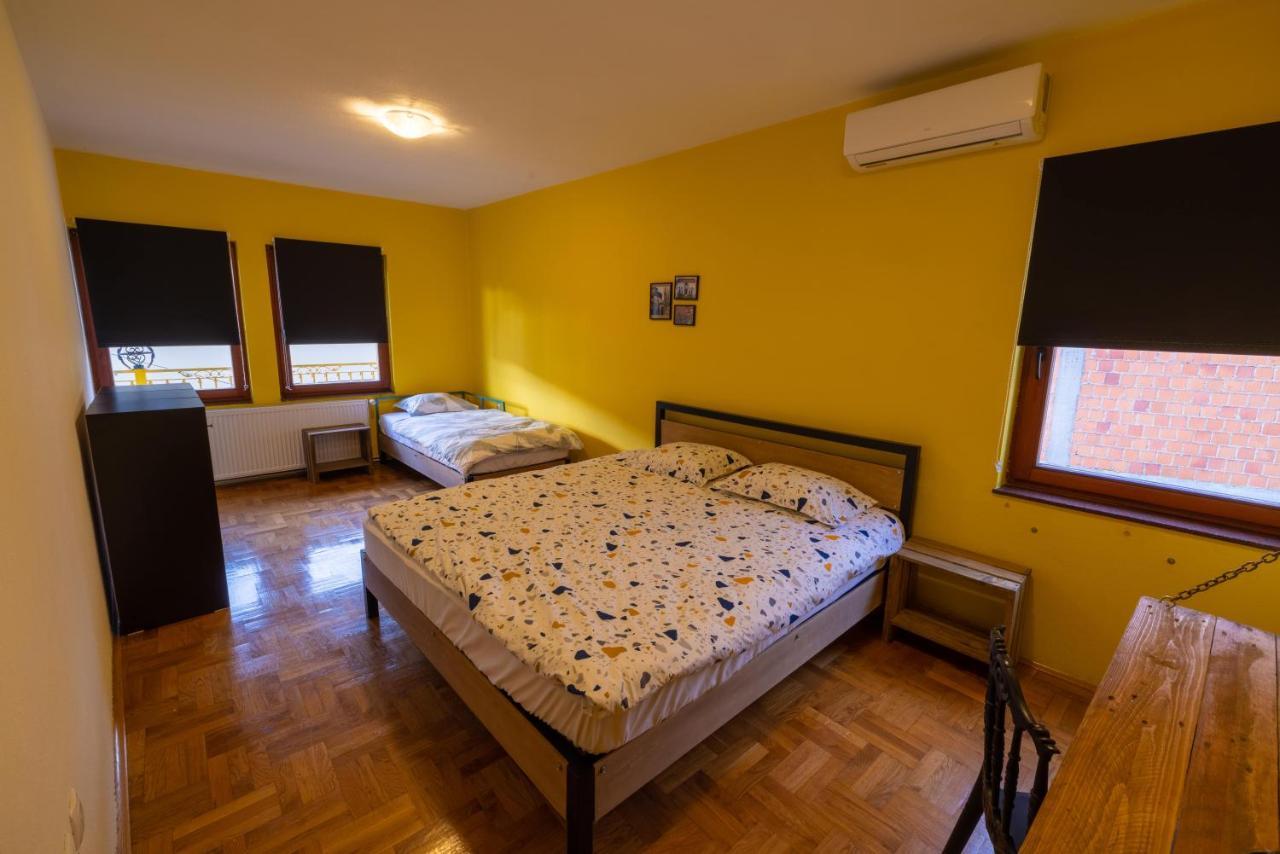 Hostel Prishtina Backpackers Pristina Exterior photo